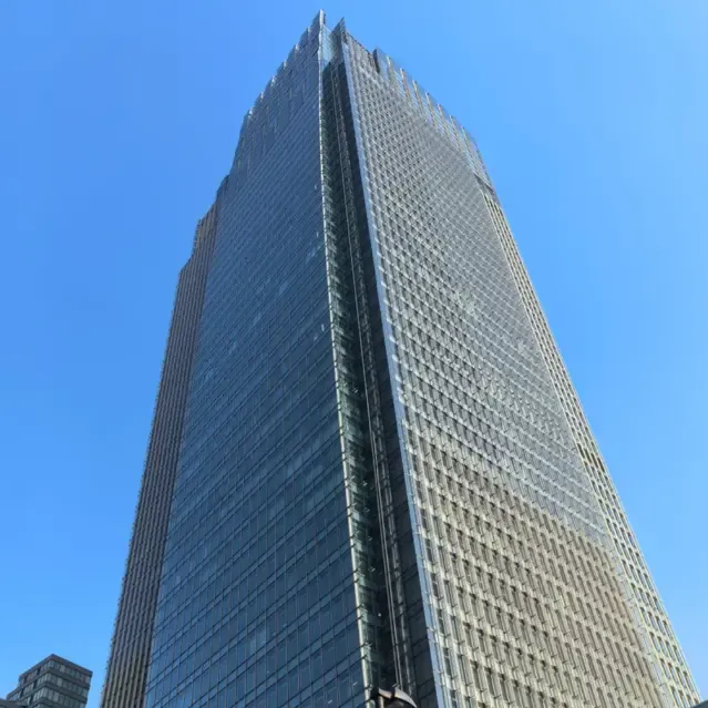 Puntondersteunde glazen vliesgevels